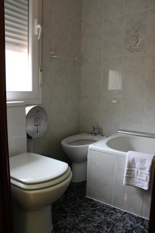 Hostal De La Torre Hostal Economico Valladolid Ruang foto