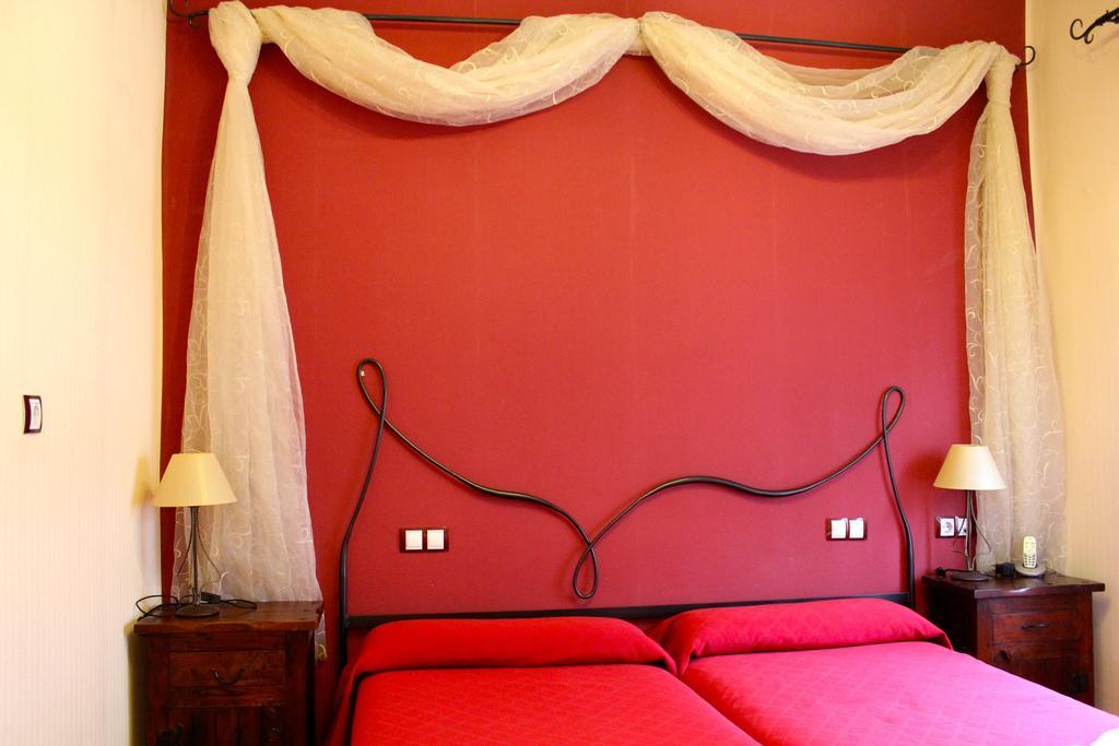 Hostal De La Torre Hostal Economico Valladolid Ruang foto
